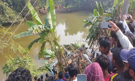 ফরিদপুরে ট্রেন-মাইক্রোবাস সংঘর্ষে হতাহতদের পরিচয় মিলেছে