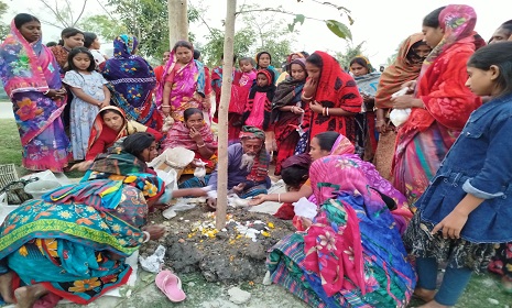 গৃহপালিত পশুর রোগমুক্তি কামনায় মানিক ফকিরের মিলাদ বা মানিকের হাজত পূজা অনুষ্ঠিত