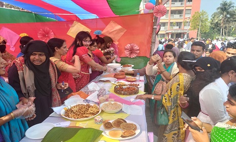 শেখ ফজিলাতুন্নেছা মহিলা কলেজে বাহারি পিঠা উৎসব