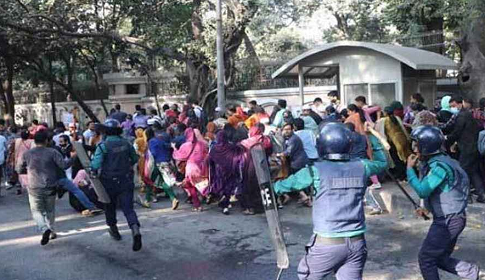 নিয়োগ বাতিল হওয়া শিক্ষকদের বিক্ষোভে জলকামান-লাঠিচার্জ 