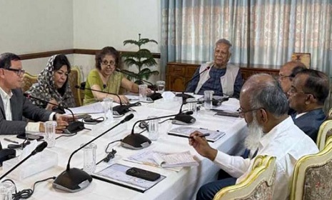 দুই প্রকল্পের কাজ ১০ বছর আটকে থাকায় প্রধান উপদেষ্টার উষ্মা প্রকাশ