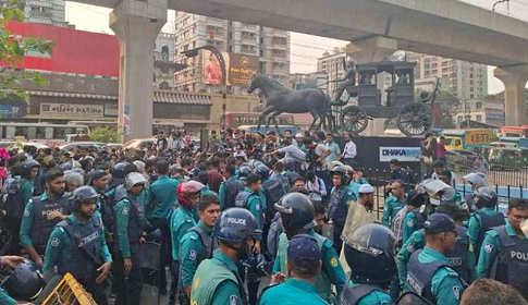 ইন্টারকন্টিনেন্টালের সামনে ধর্ষণবিরোধী বিক্ষোভকারীদের লাঠিচার্জ