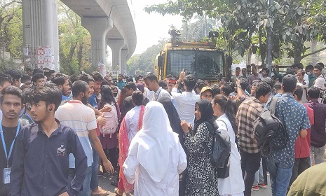 নারীর প্রতি সহিংসতার প্রতিবাদে শাহবাগে ৩০ কলেজের শিক্ষার্থীরা