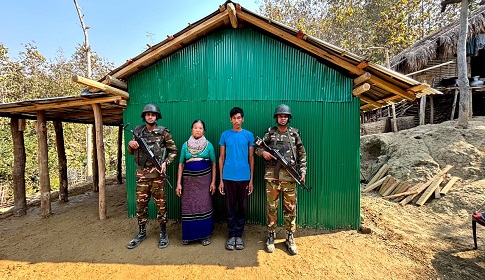 রাজস্থলীর অসহায় পরিবারের পাশে কাপ্তাই সেনা জোন