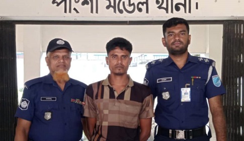 রাজবাড়ীতে যৌথবাহিনীর অভিযানে অস্ত্র-গুলিসহ যুবক গ্রেফতার