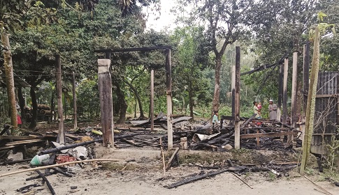 সেনাসদ্যসের বৈঠক ঘরে অগ্নিকাণ্ডের ঘটনায় তোলপাড়, ঘটনা সাজানো দাবি করে মানববন্ধন