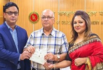 প্রধান উপদেষ্টার ত্রাণ তহবিলে গায়িকা দিঠি পরিবারের অনুদান