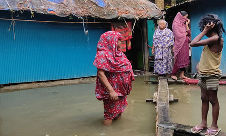 নোয়াখালীতে এখনও পানিবন্দি ১২ লাখ মানুষ